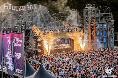 Image: The 20-meter-high and 60-meter-wide stage construction spanned the entire width of the stadium.