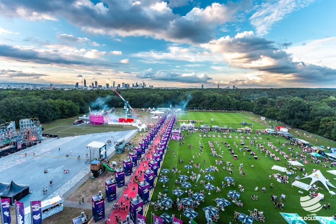 Image: The 20-meter-high and 60-meter-wide stage construction spanned the entire width of the stadium.