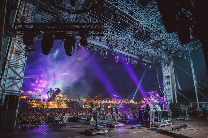 El equipo de NUSSLI construyó varios escenarios y otras estructuras para eventos