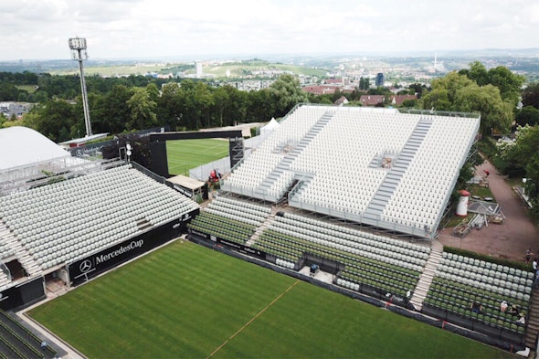 NUSSLI amplió la pista central del club de tenis Weissenhof con una grada premium.