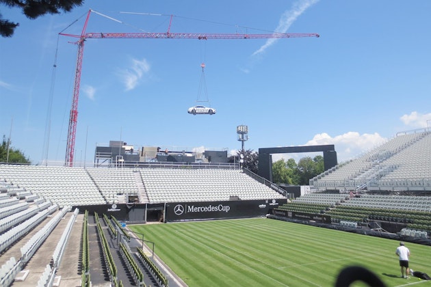 NUSSLI amplió la pista central del club de tenis Weissenhof con una grada premium.