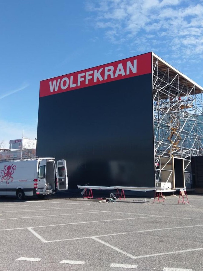 WOLFFKRAN encargó a NUSSLI la realización de un stand de 12,3 x 12,3 metros. WOLFFKRAN encargó a NUSSLI la realización de un stand de 12,3 x 12,3 metros.