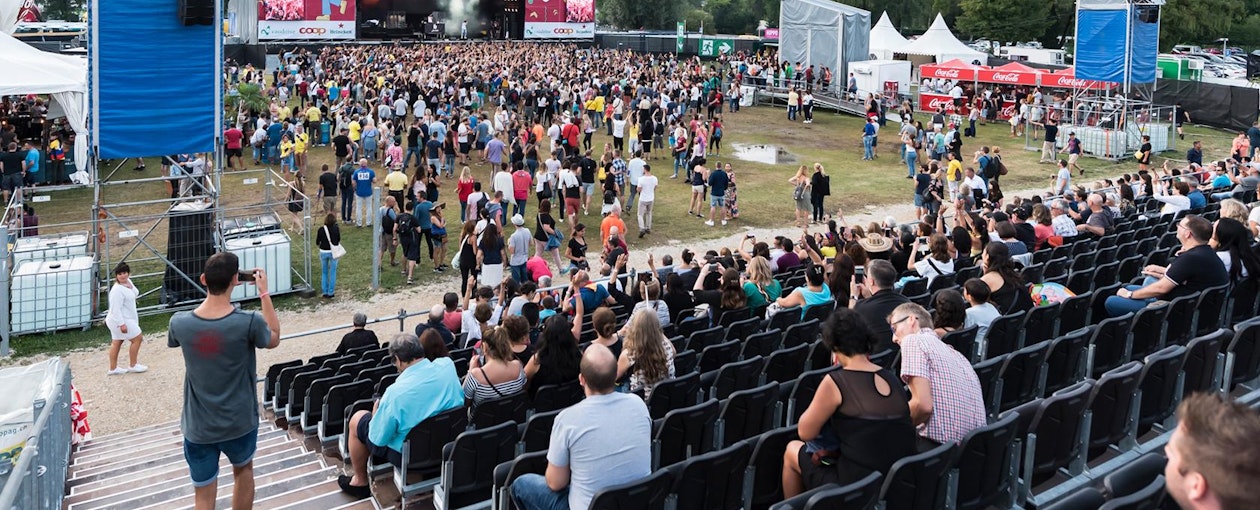 The NUSSLI crew set up the music stage and a double grandstand with a central VIP platform for the festival. The NUSSLI crew set up the music stage and a double grandstand with a central VIP platform for the festival.