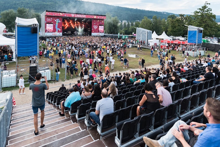 The NUSSLI crew set up the music stage and a double grandstand with a central VIP platform for the festival.