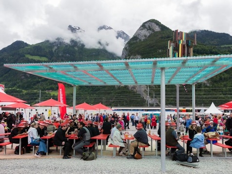 Skulptur von Kerim Seiler an Eröffnung von Gotthard Basistunnel