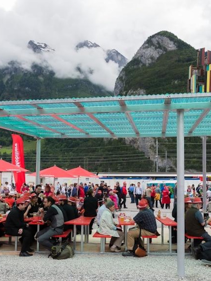 Skulptur von Kerim Seiler an Eröffnung von Gotthard Basistunnel