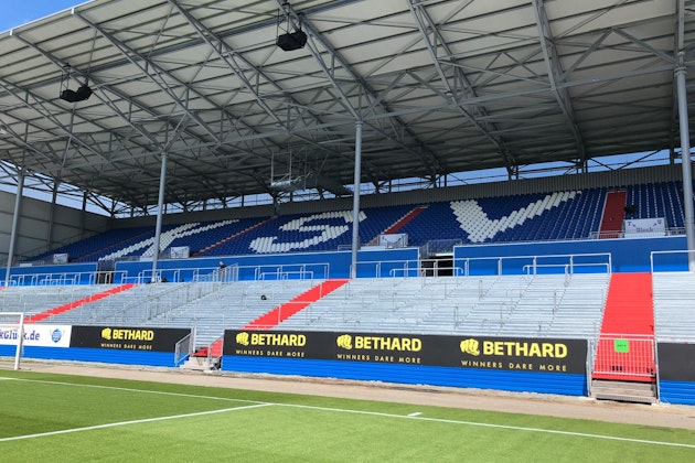 Tribuna este del Holstein Kiel
