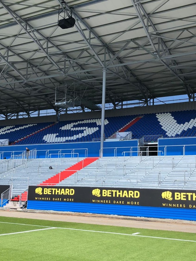 Tribuna este del Holstein Kiel