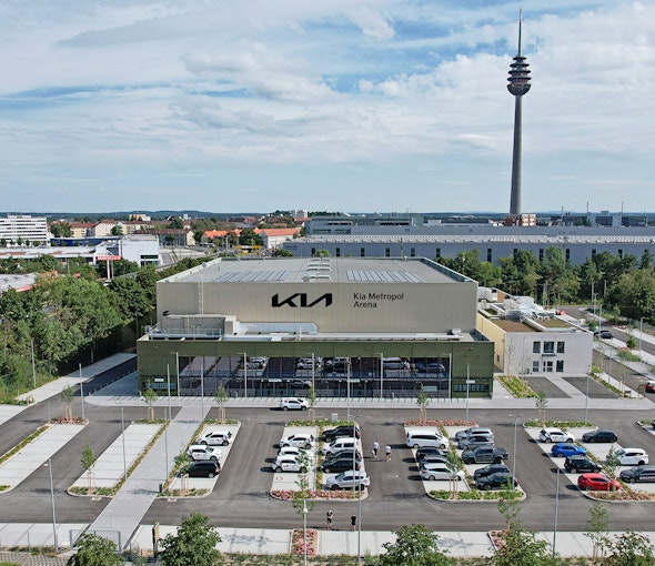 Damit jeder Anlass – ob sportlich oder kulturell – im besten Licht stattfindet, verfügt die Halle über eine Hochleistungs-LED-Beleuchtung, die weisses Funktionslicht und auch vollfarbiges Showlicht liefert. Weisses Funktionslicht und auch vollfarbiges Showlicht für die Kia Metropol Arena