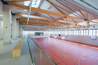 Obere Sportfläche in der Achtfach-Sporthalle in Monheim am Rhein