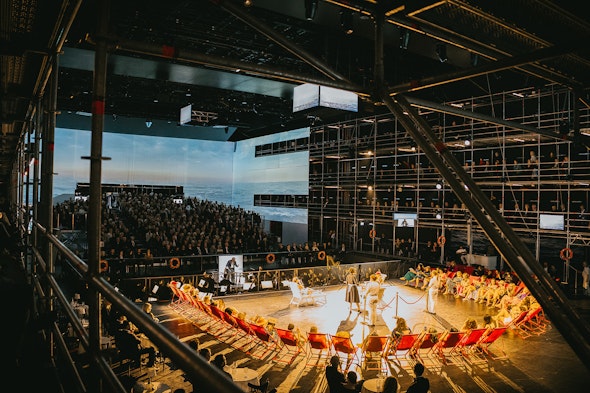 La inauguración, con la tribuna giratoria y el escenario multifuncional, ha sido todo un éxito.