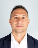 Porträt von Gökhan Yilmaz, Director Expo Division der NÜSSLI Gruppe, Experte für Expo-Pavillons, Weltausstellungen und temporäre Architektur im internationalen Ausstellungs- und Eventbau