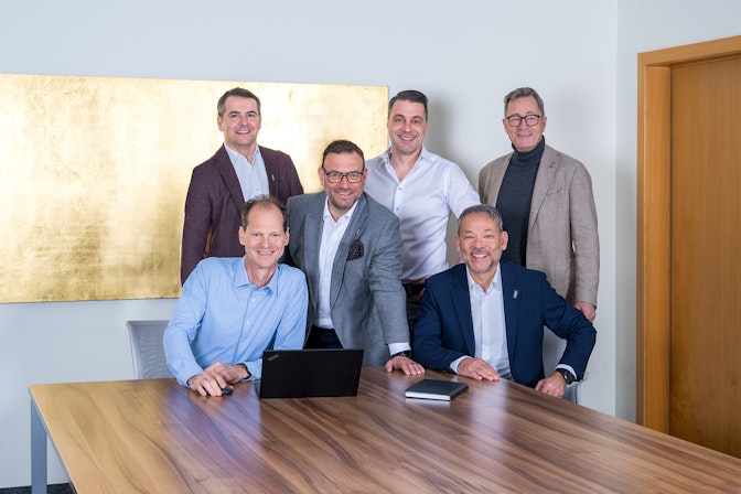 Foto de grupo de la dirección. Equipo directivo del experto internacional en eventos y construcción