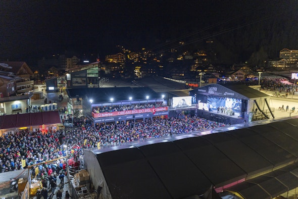 Oltre alle torri televisive e alla tribuna per gli spettatori a bordo pista, NUSSLI sta realizzando anche l'enorme piattaforma VIP nell'area della gara del Lauberhorn.