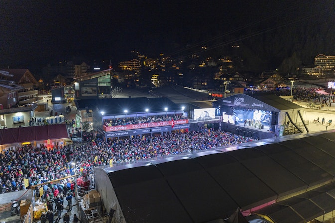 Oltre alle torri televisive e alla tribuna per gli spettatori a bordo pista, NUSSLI sta realizzando anche l'enorme piattaforma VIP nell'area della gara del Lauberhorn.