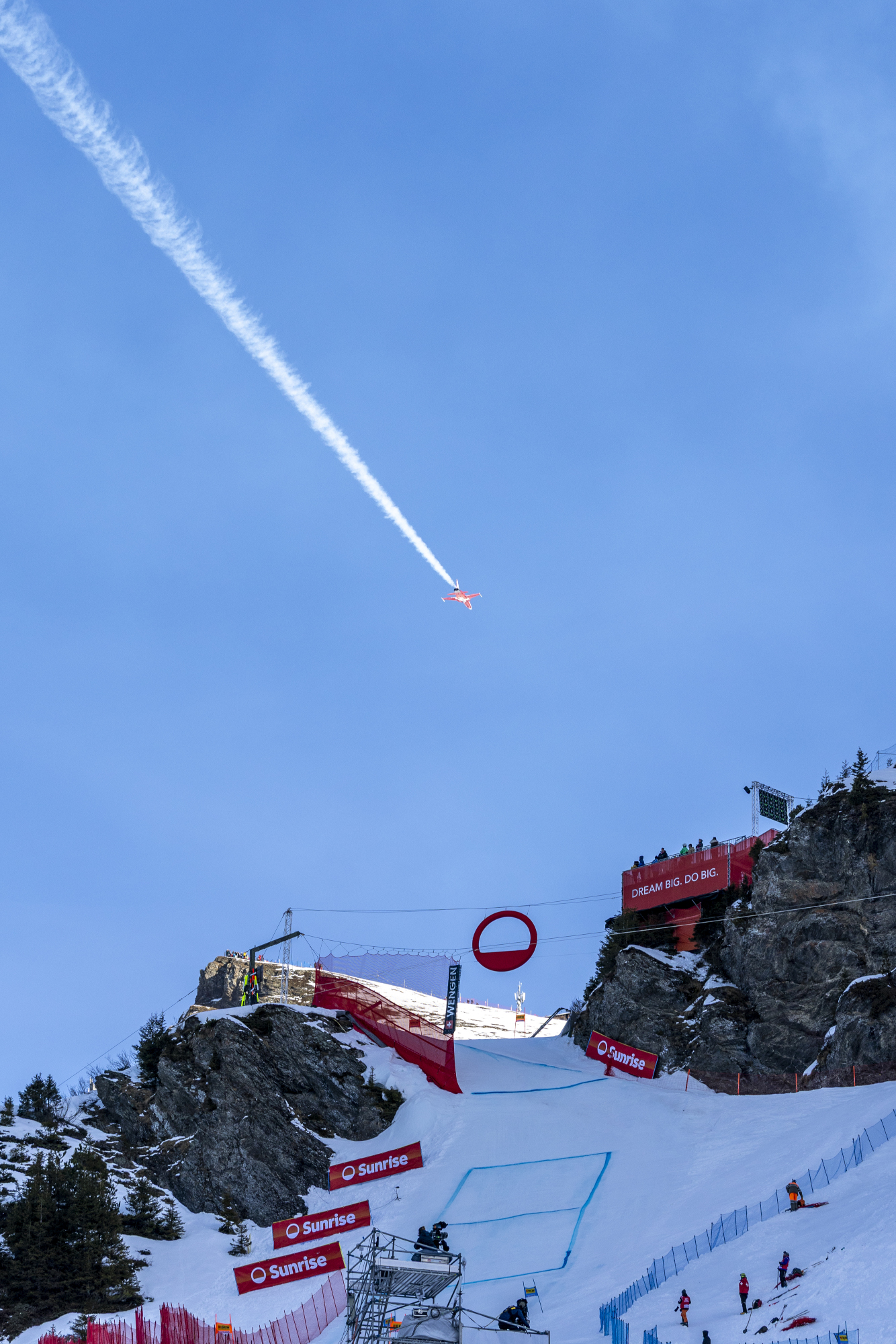 Le piattaforme e le torri televisive di NUSSLI offrono una vista spettacolare sul salto dell'Hundschopf, sia dal vivo sul posto che comodamente da casa davanti allo schermo.