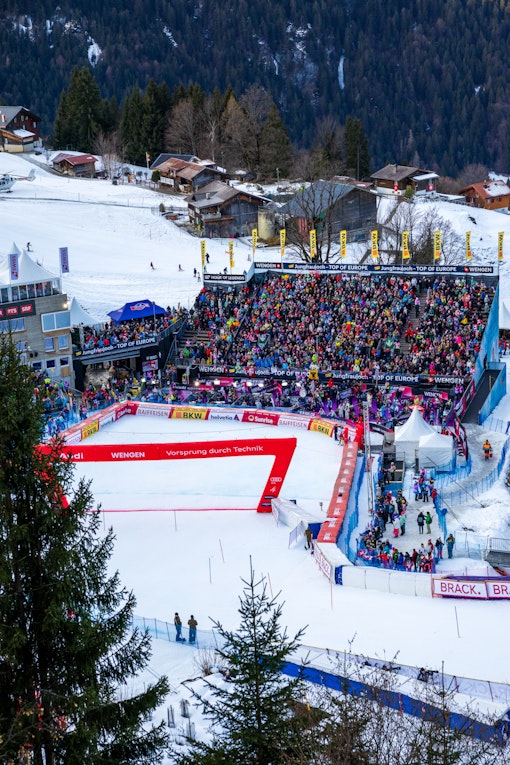 Spectators were able to enjoy an exciting race in Wengen from the NUSSLI finish line grandstand.