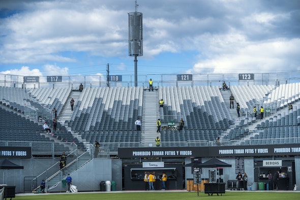 Das Bild zeigt einen Ausschnitt der neuen Konzertarena in Bogota, worauf die NÜSSLI-Tribünen zu sehen sind.