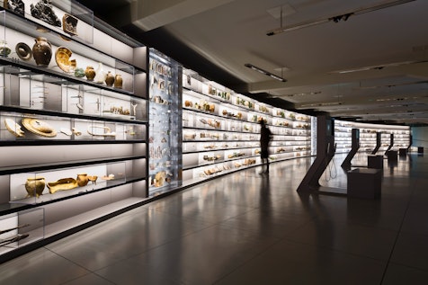 Custom-designed structures for permanent and temporary exhibitions