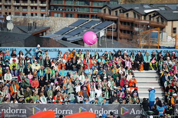 Every year, NUSSLI erects temporary structures for the Ski World Cup in Andorra. The grandstand offers a perfect view of the race action.