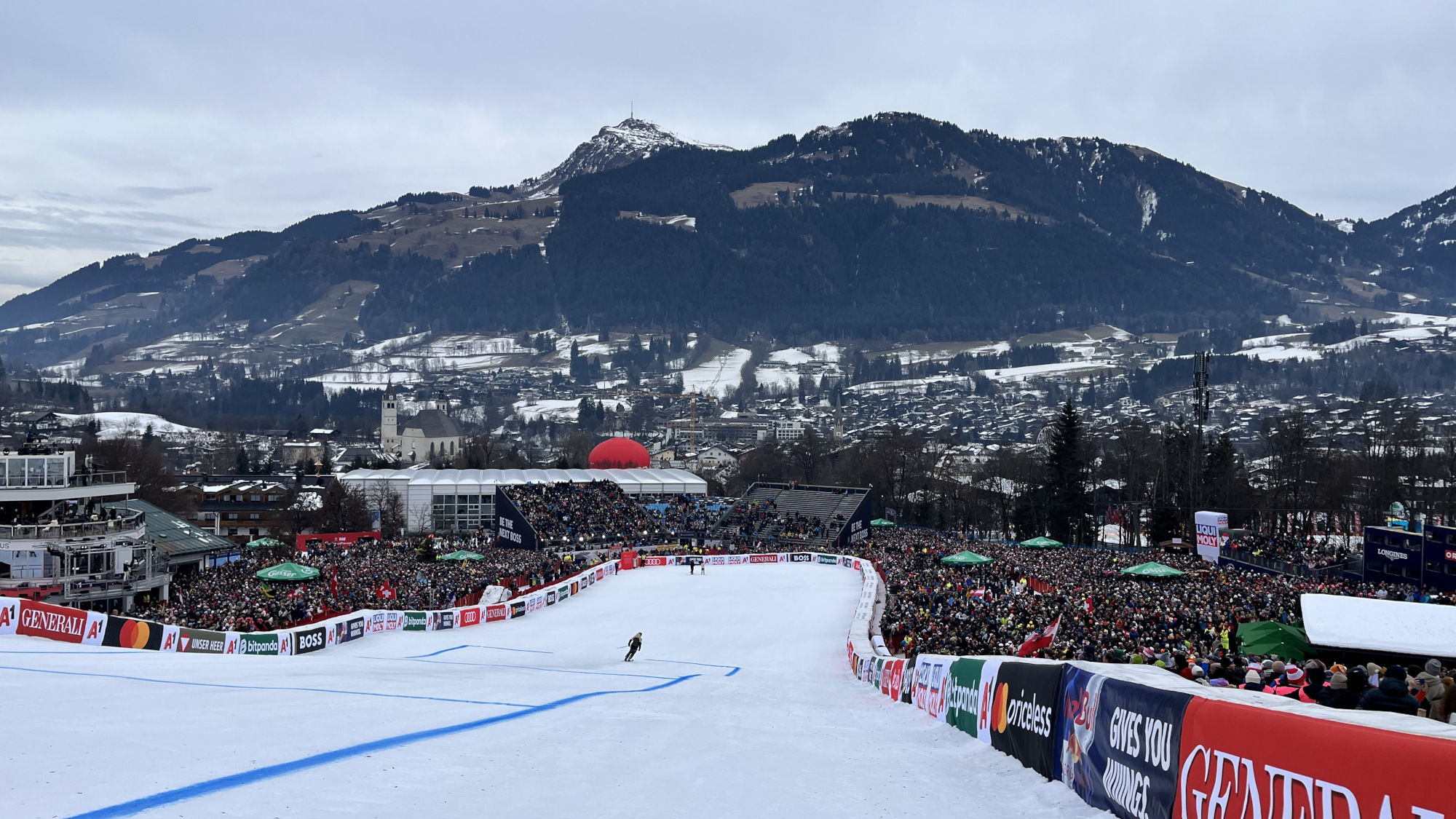 NÜSSLI liefert Eventstrukturen für das jährliche Highlight des Skizirkus.
