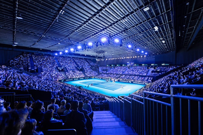 Installation de tribunes temporaires lors du tournoi Swiss Indoors Basel