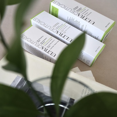 Ultraceuticals Ultra UV Protective Daily Moisturiser SPF50 Hydrating - защитный увлажняющий крем SPF 50 с эффектом гидратации