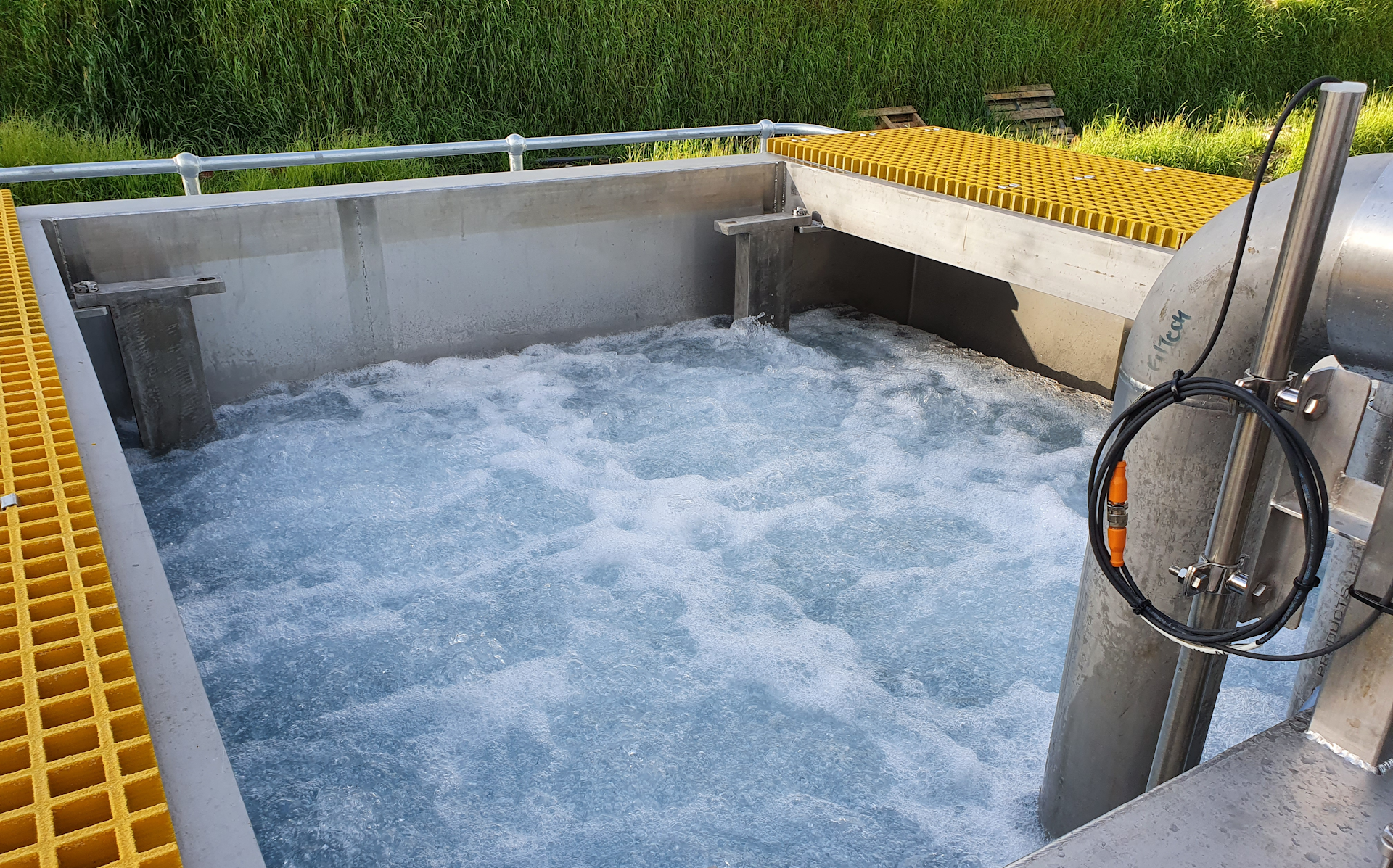 Membrane bioreactor system for secondary wastewater treatment reducing BOD and COD Membrane bioreactor system for secondary wastewater treatment reducing BOD and COD