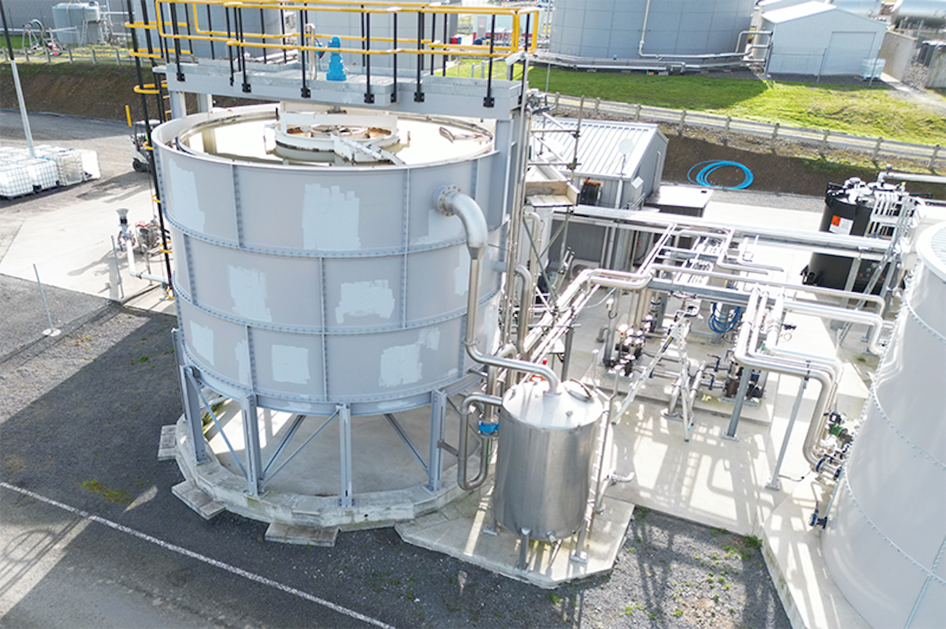 Moving bed biofilm reactor reducing BOD and COD and secondary wastewater treatment Moving bed biofilm reactor reducing BOD and COD and secondary wastewater treatment