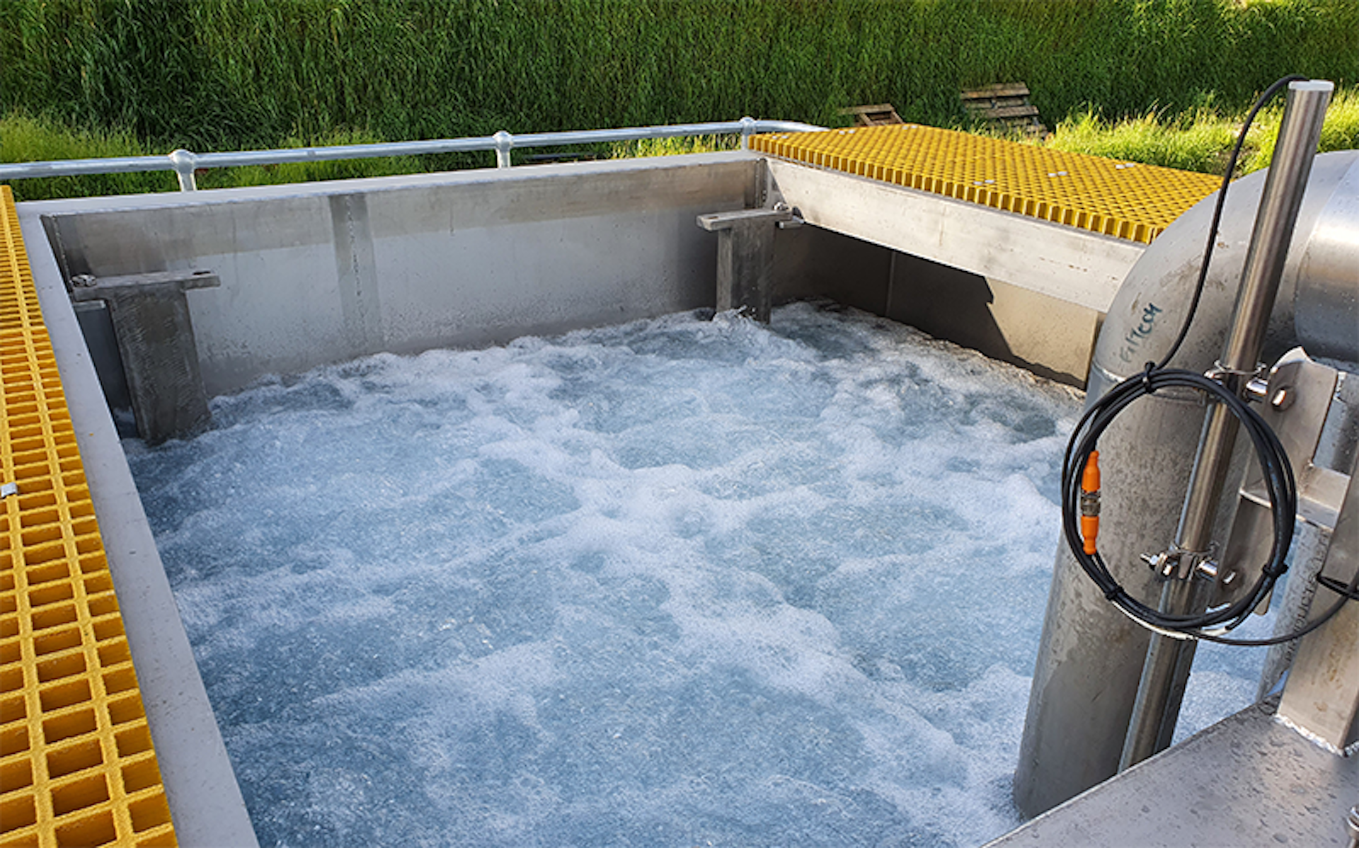 Membrane bioreactor system for secondary wastewater treatment reducing BOD and COD Membrane bioreactor system for secondary wastewater treatment reducing BOD and COD