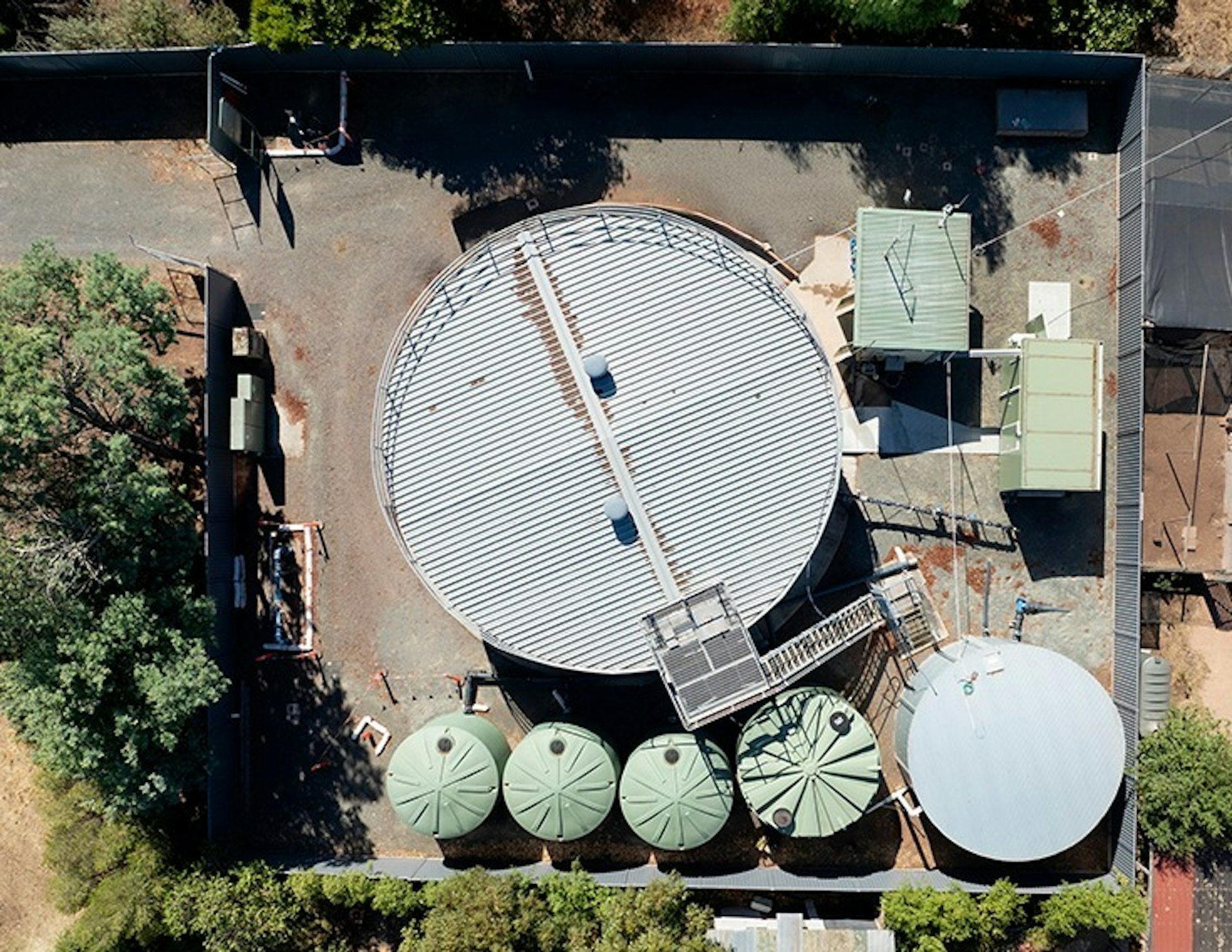 Overhead aerial showing UV rapid deployment building integrated into Learmonth Water Treatment site. Overhead aerial showing UV rapid deployment building integrated into Learmonth Water Treatment site.