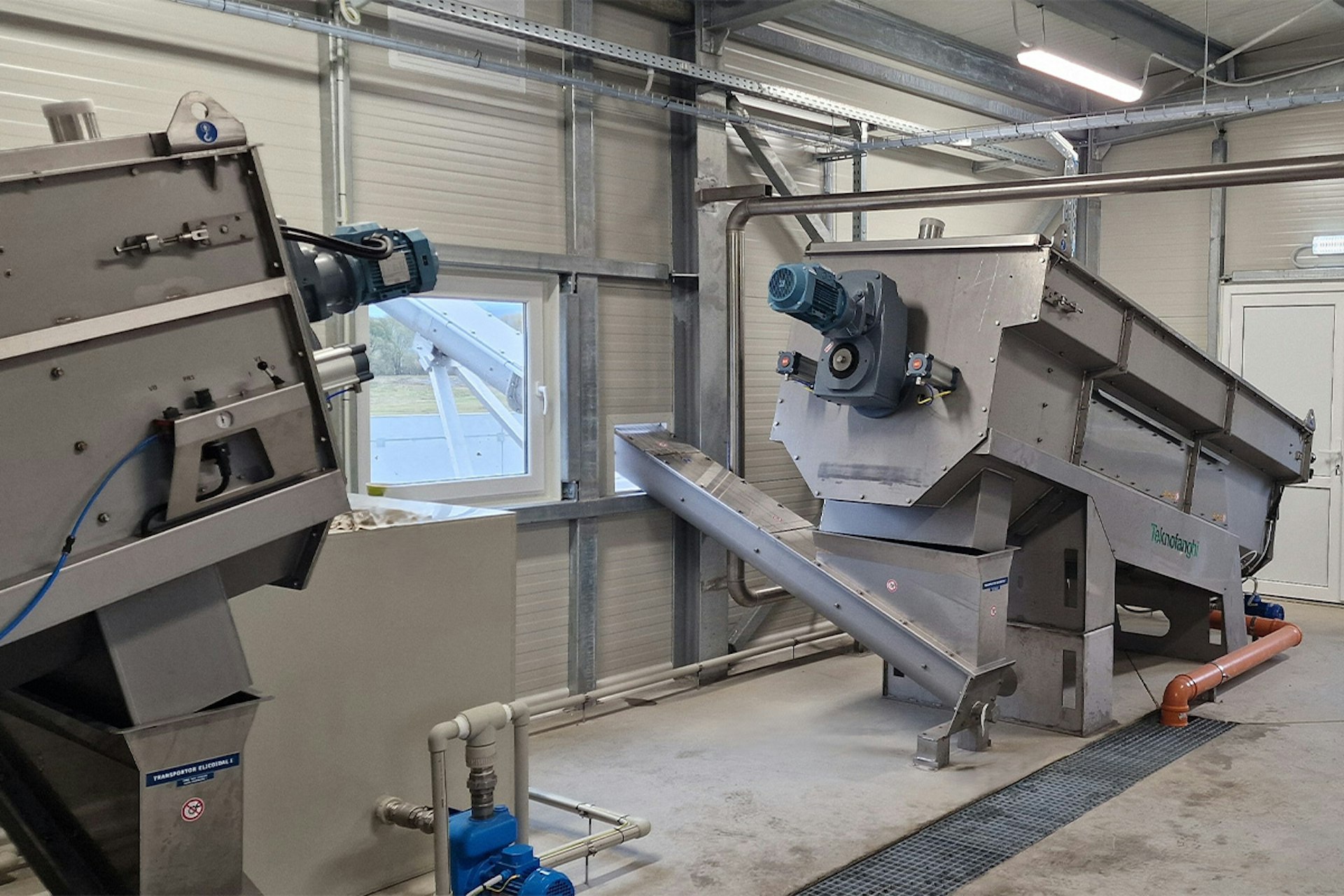 Teknofanghi sludge handling solutions for sludge dewatering at a wastewater treatment plant Teknofanghi sludge handling solutions for sludge dewatering at a wastewater treatment plant