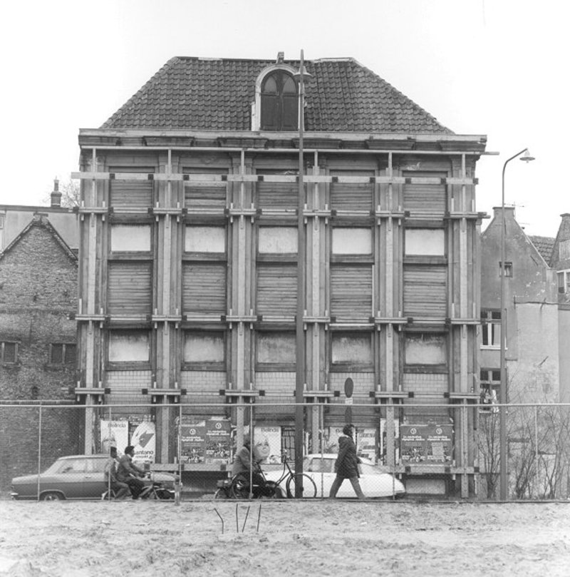 Een vervallen Huis De Pinto.