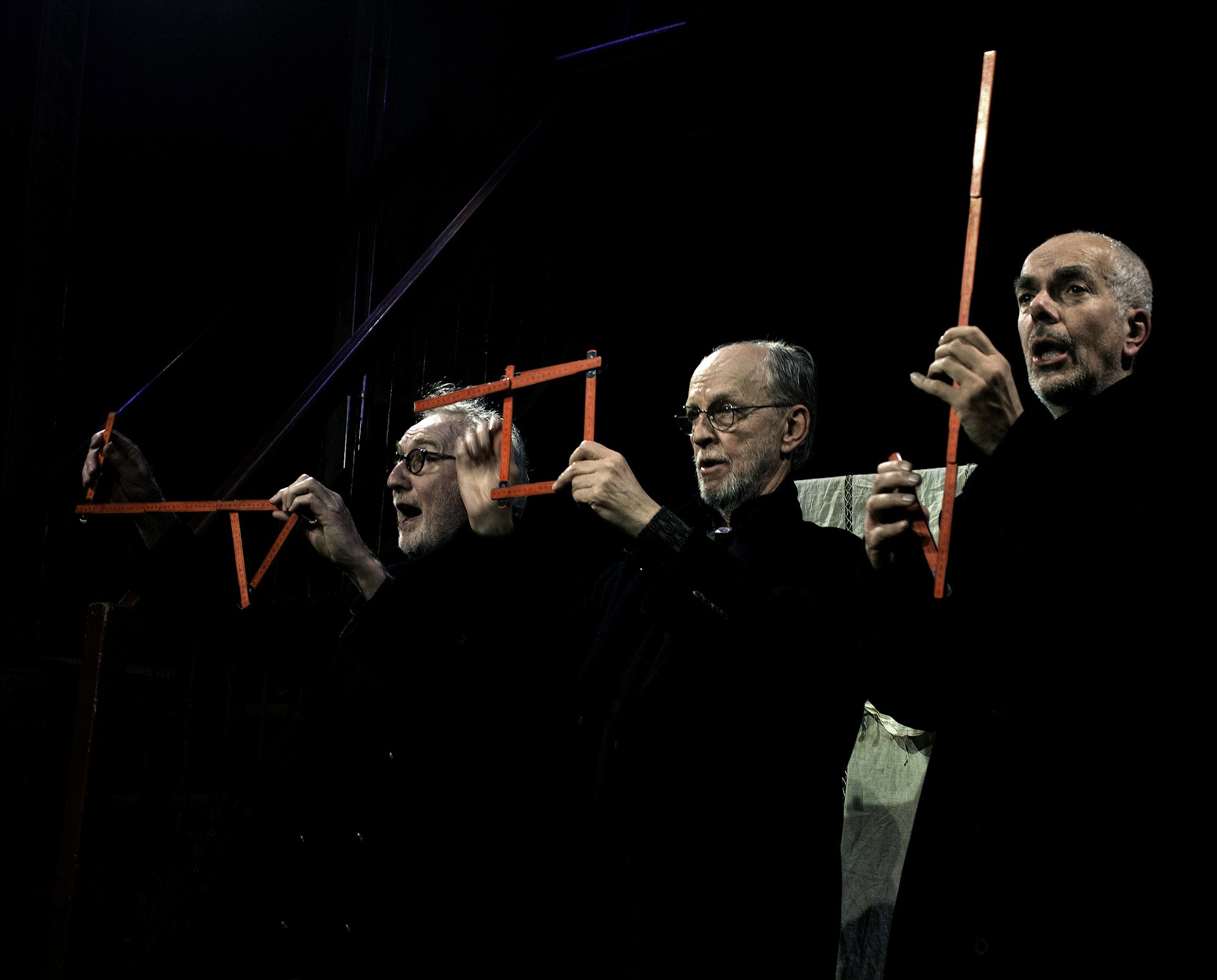 Trio Strotski presenteert Karmozijnrode Meisjes