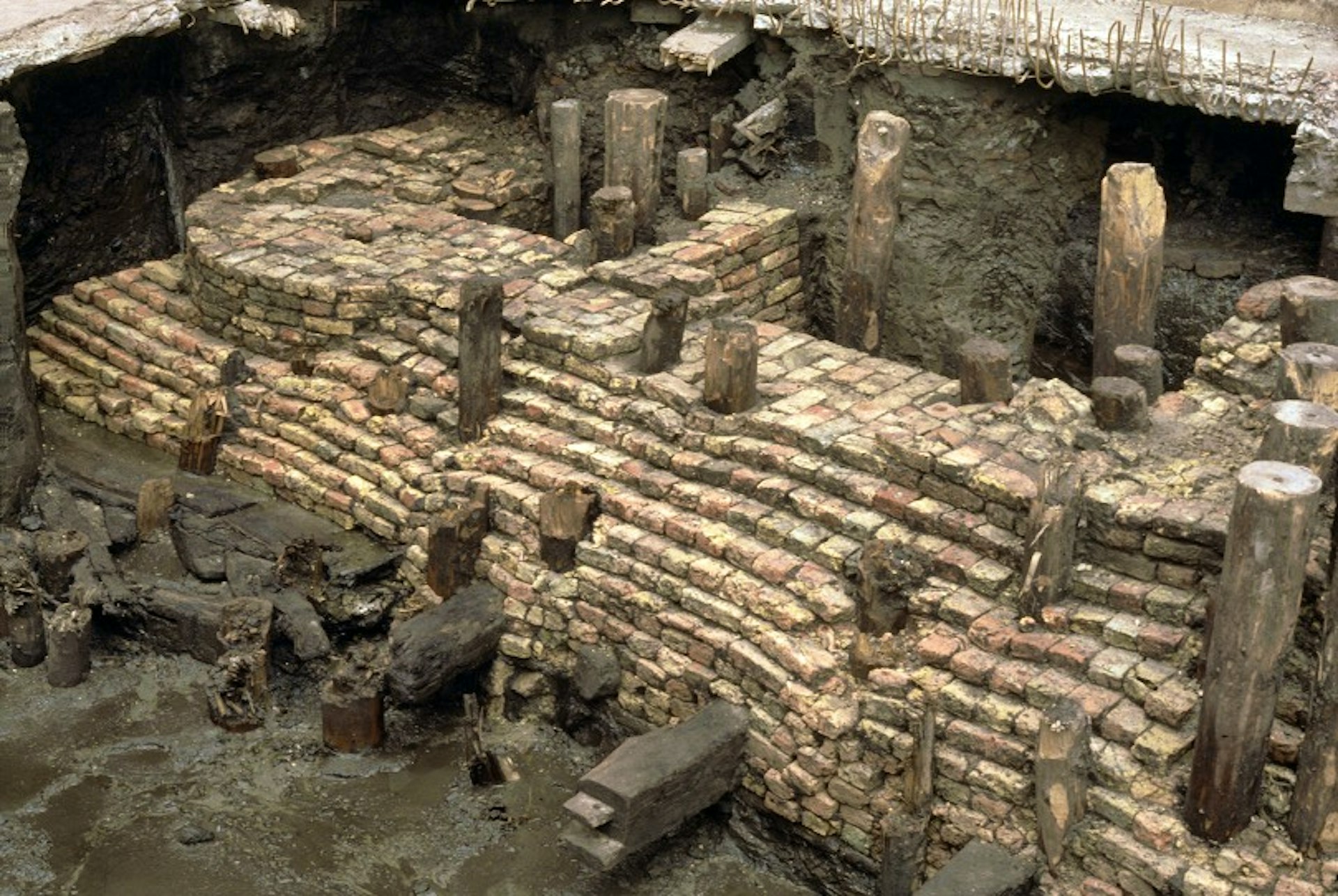 Gekrakeel in het kasteel
