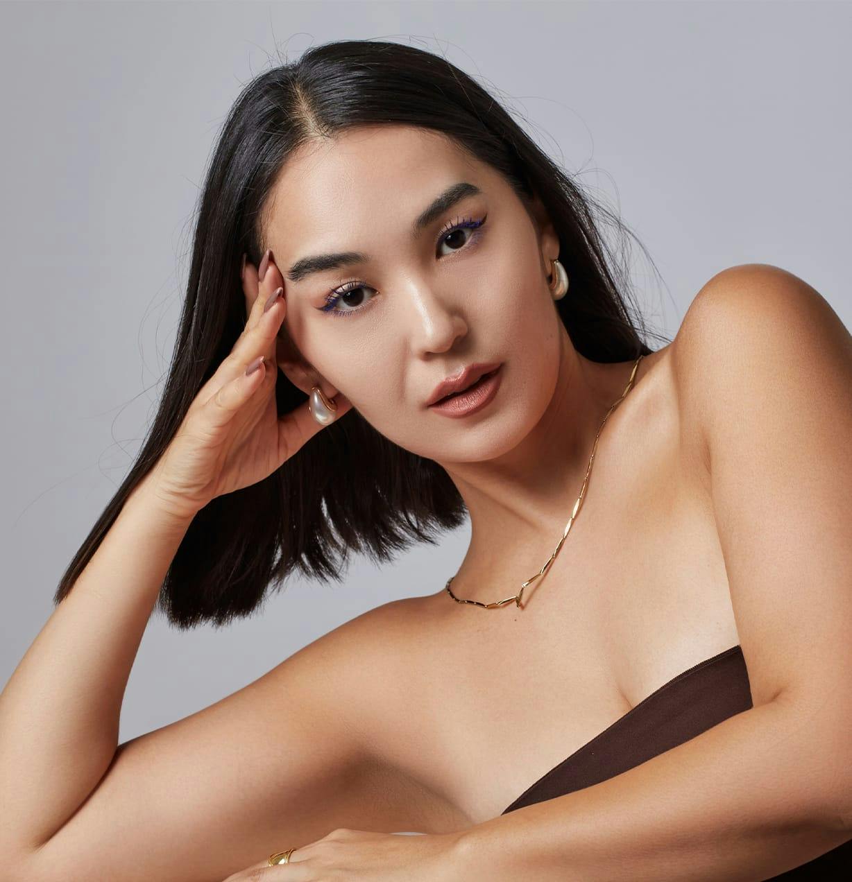 woman with short hair leaning her head on her hand