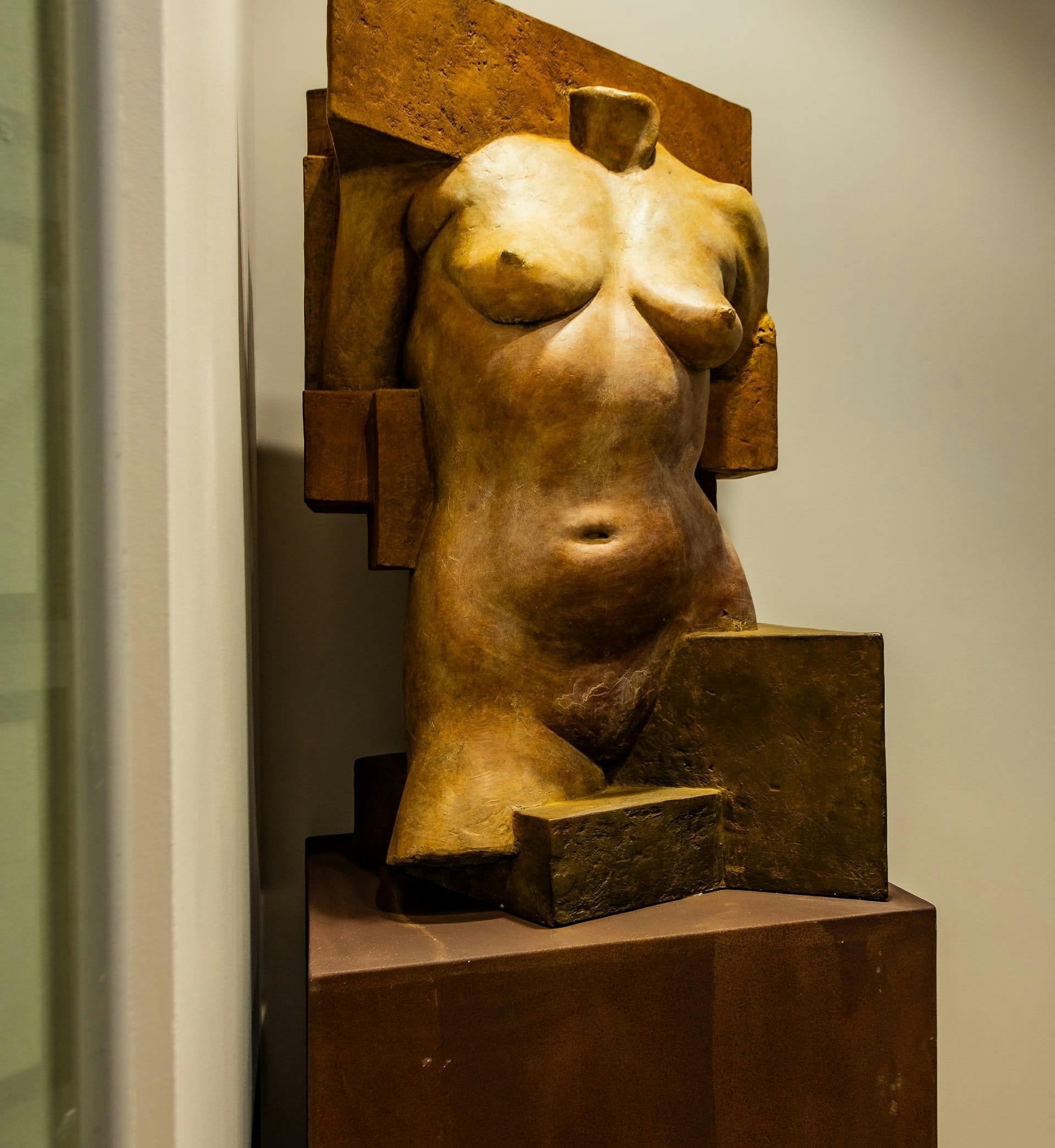 statue of a naked woman's body