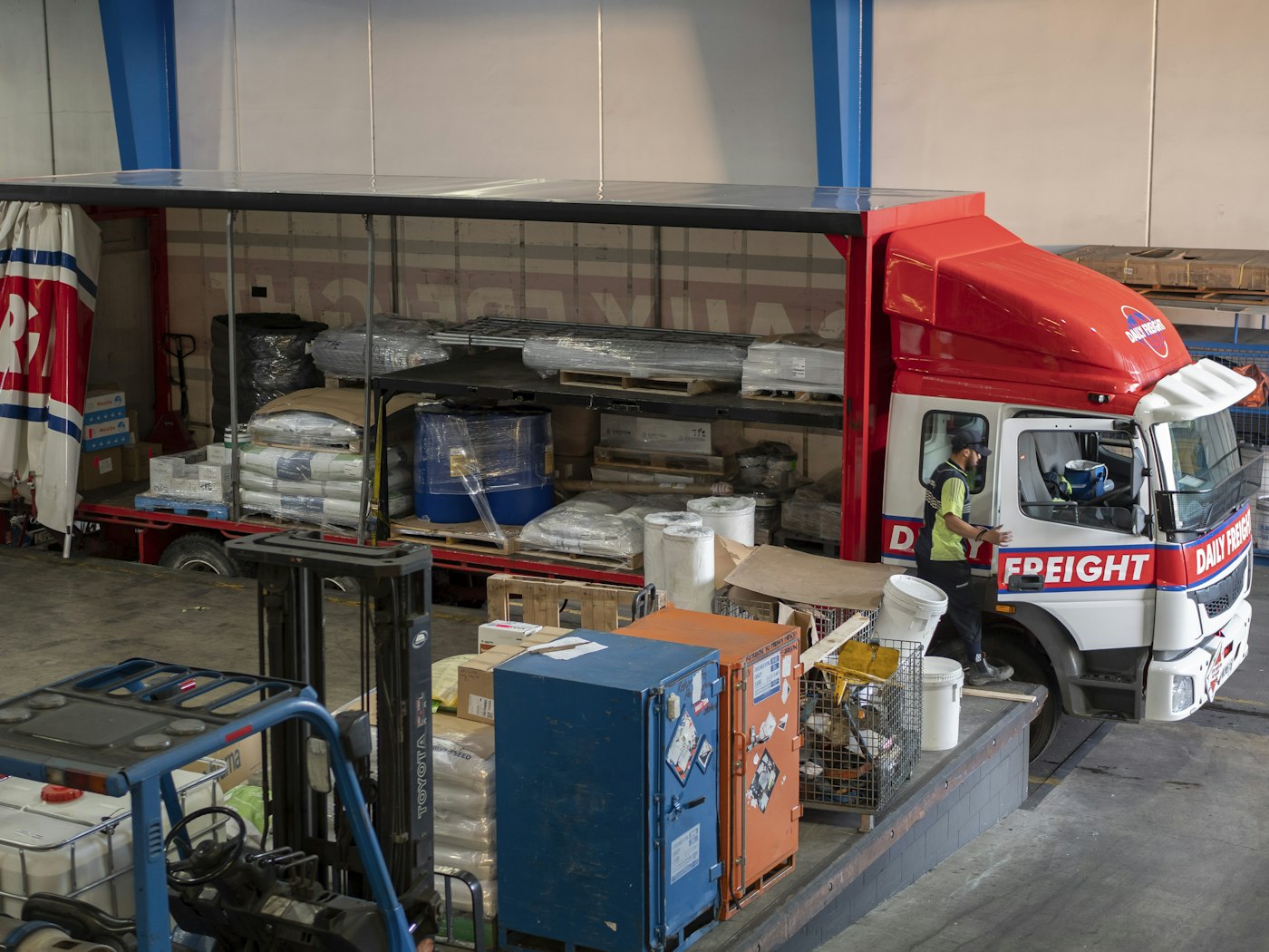 Daily Freight's FUSO Enduro 6x2 Curtainsider from Keith Andrews.