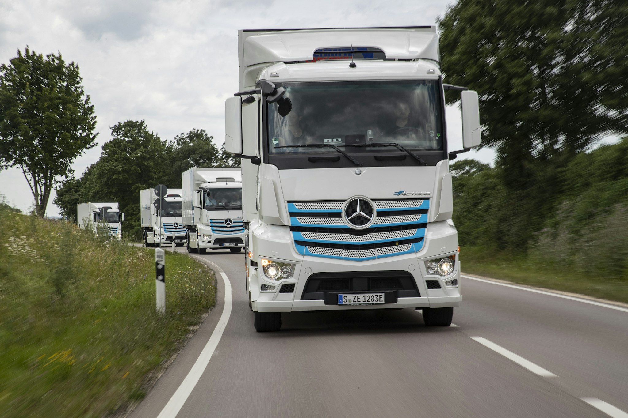 Mercedes-Benz eActros from Curtainsider from Keith Andrews.