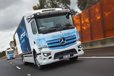 Mercedes-Benz eActros 300 curtainsider from Keith Andrews.