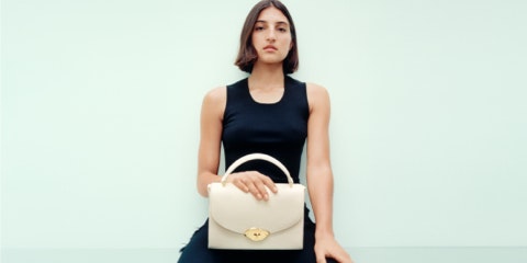 Women with white bag in black dress