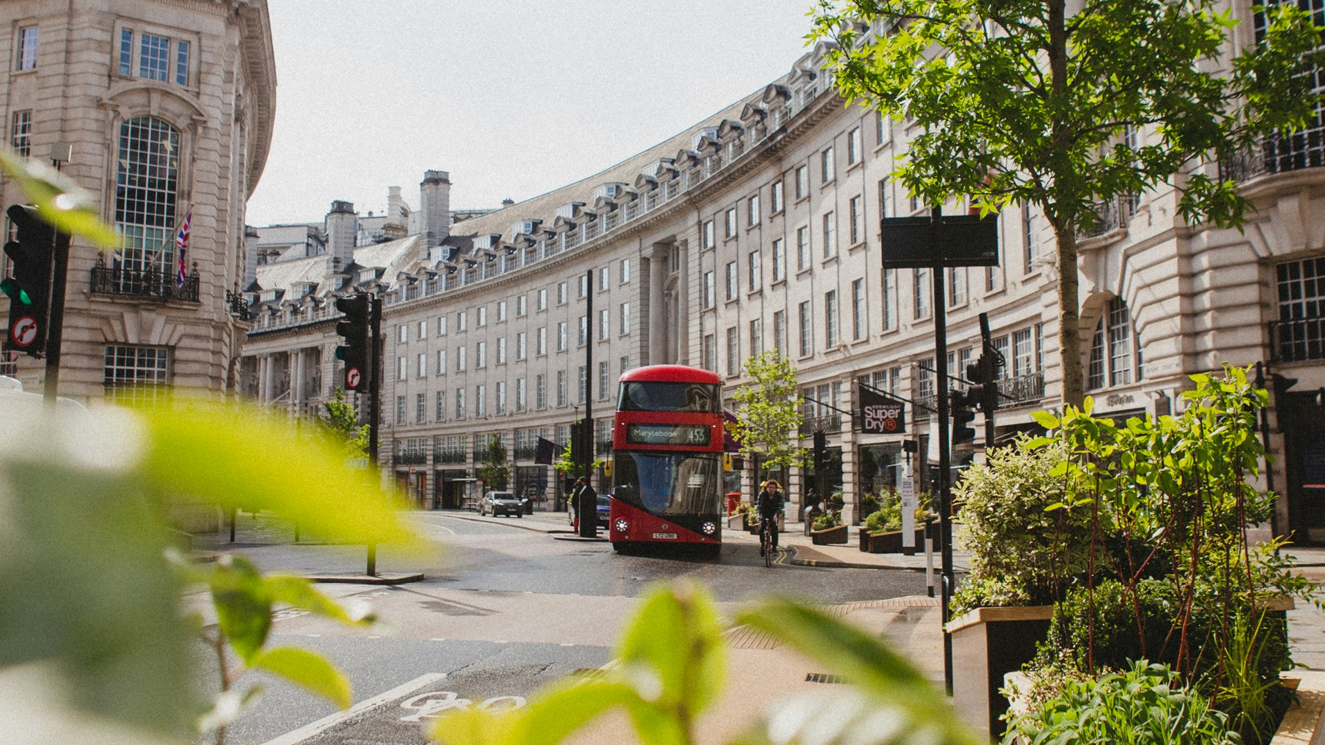 London red bus on highstreet