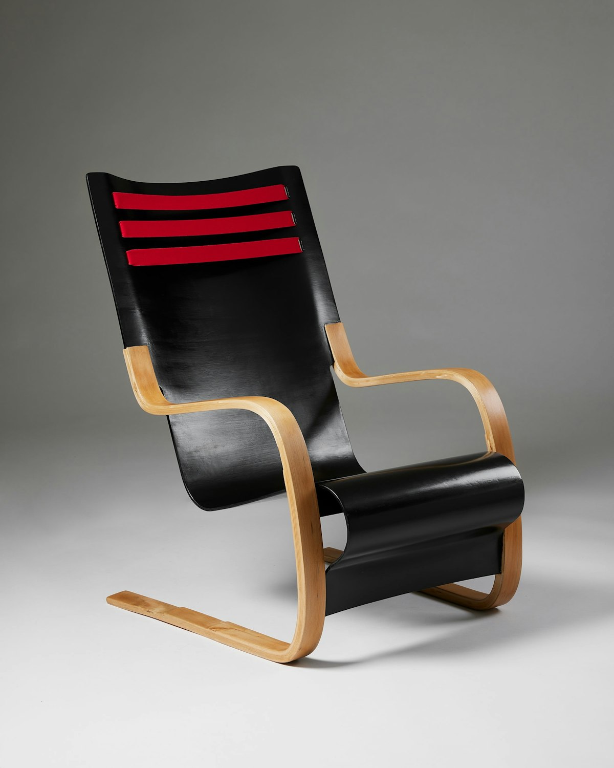 Rare high-back chair model 402 designed by Alvar Aalto, Finland, 1930s
