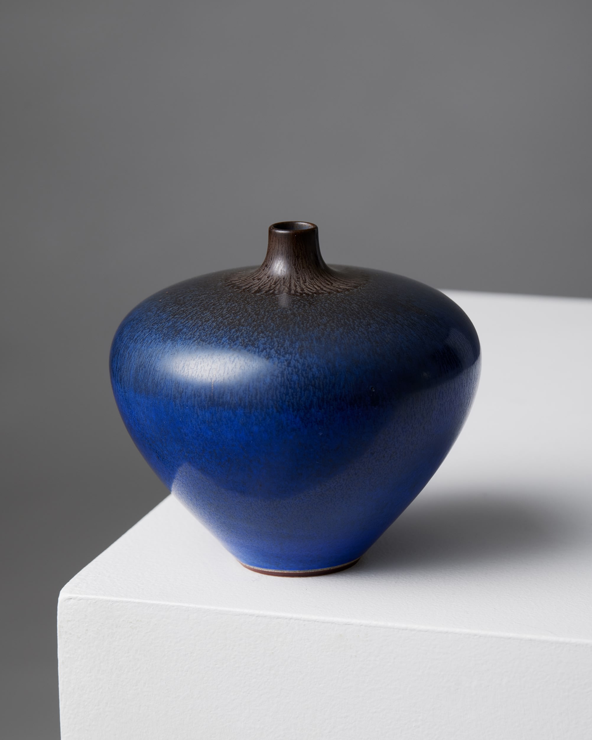 Berndt Friberg for Gustavsberg, egg-shaped vase with brown