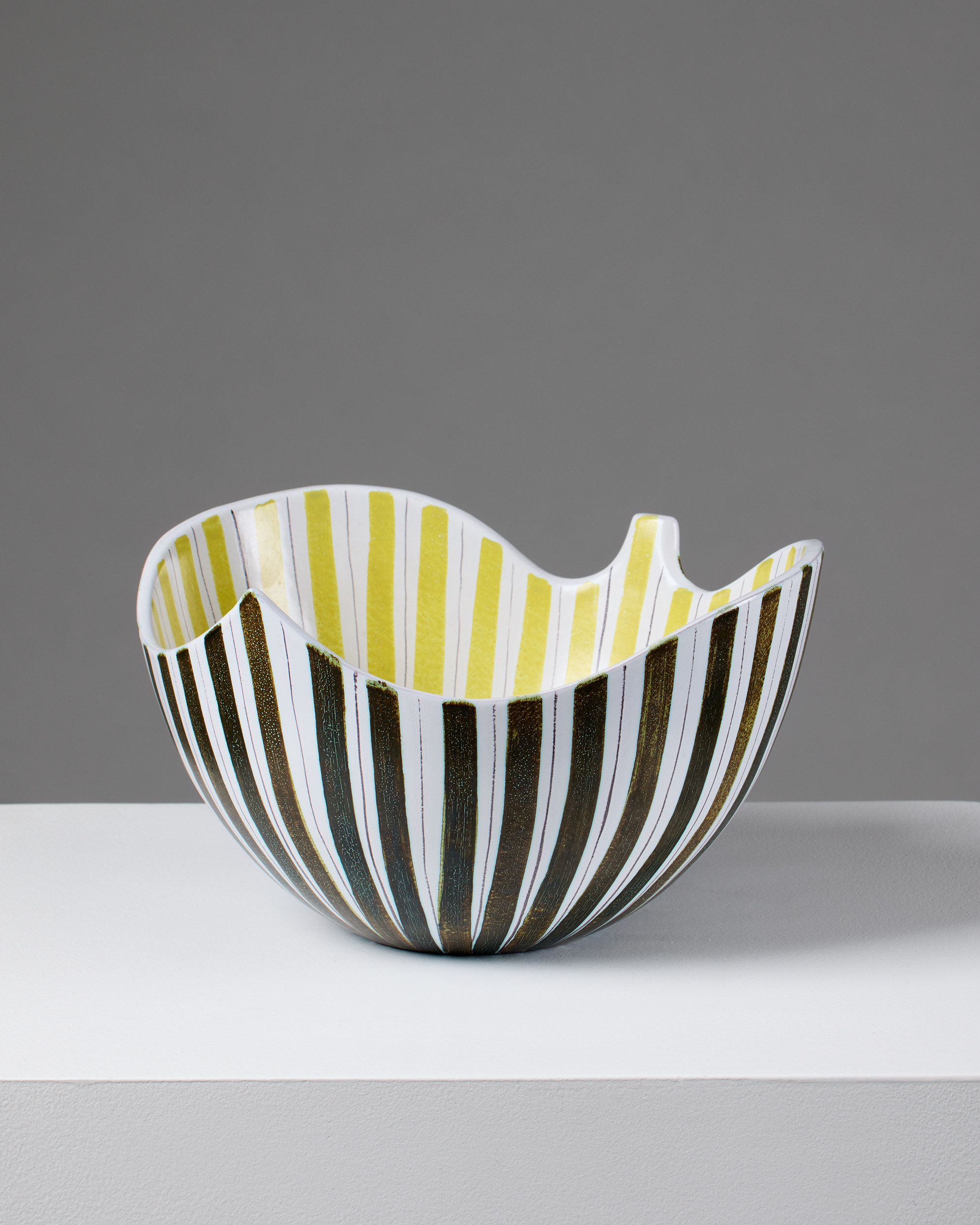 Bowl designed by Stig Lindberg, Gustavsberg, Sweden, 1950s