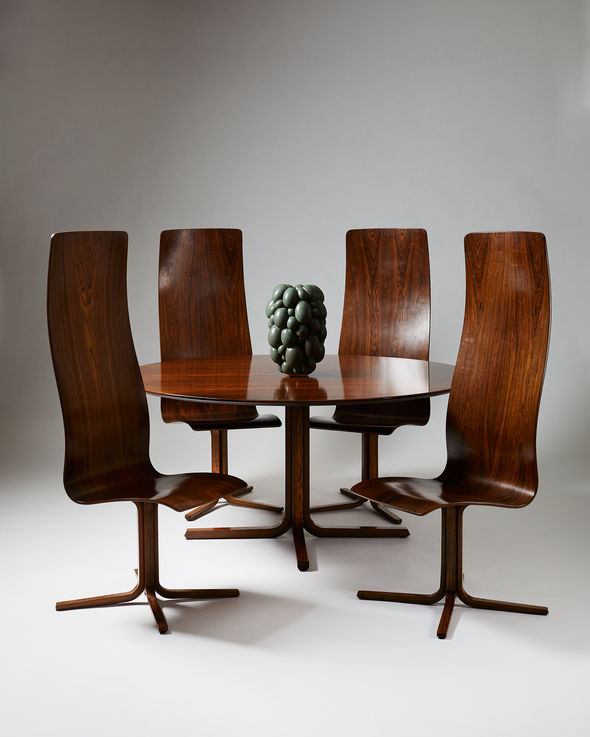 Arne Jacobsen and the iconic 'Oxford' dining set | Modernity