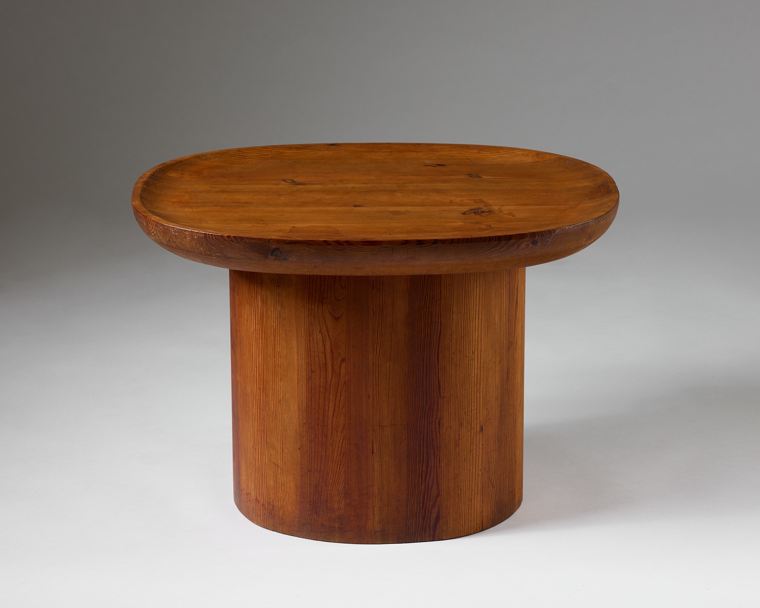 Sculptural 'Utö' occasional table designed by Axel Einar Hjorth