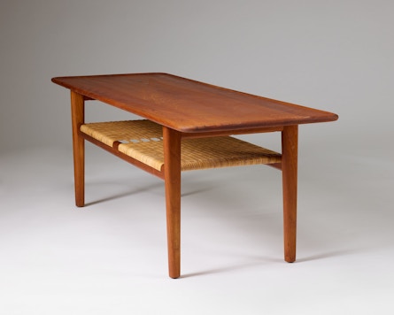Occasional table 'Model AT-10' designed by Hans J Wegner