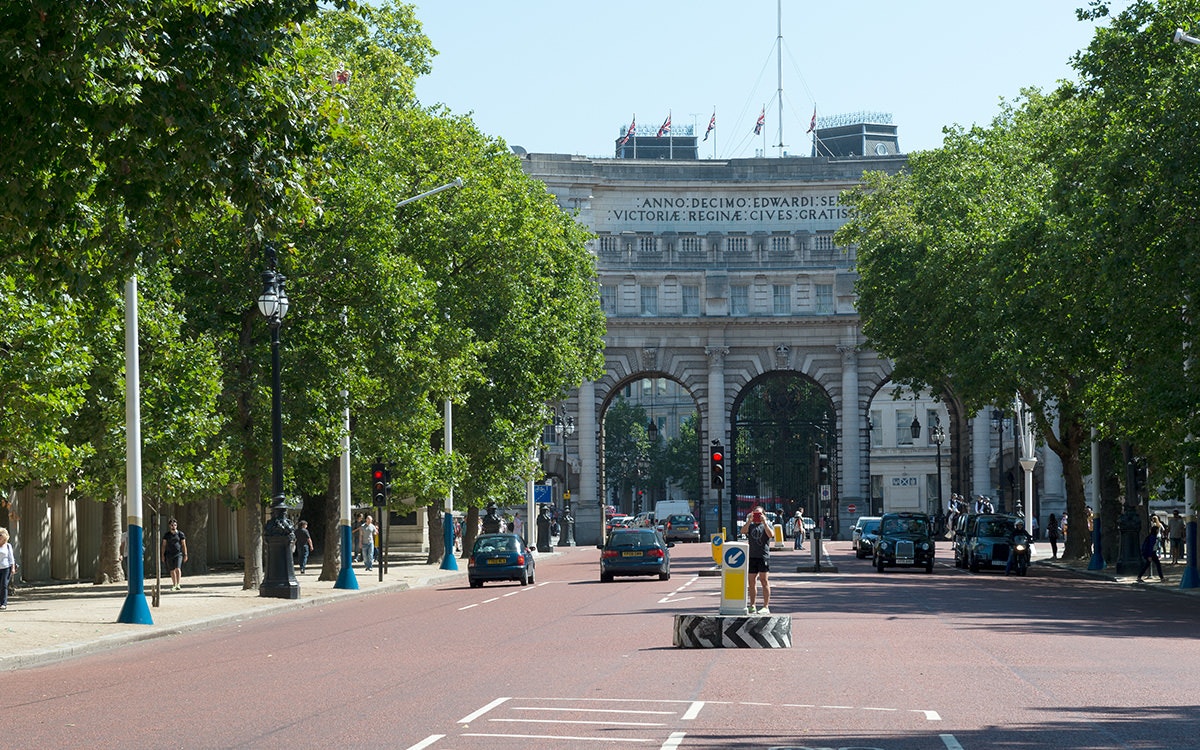 Road and trees in front of admiralty arch