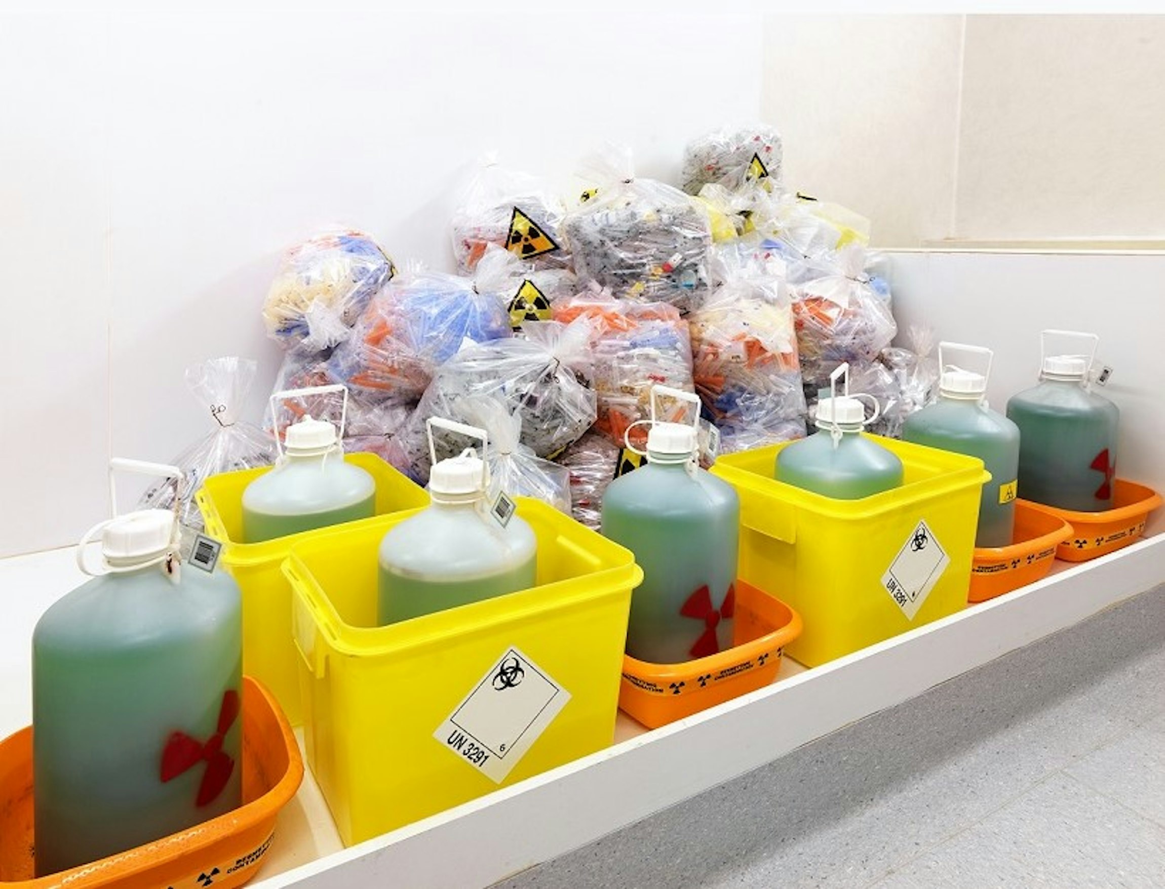 Stockage en surface de déchets radioactifs non traités